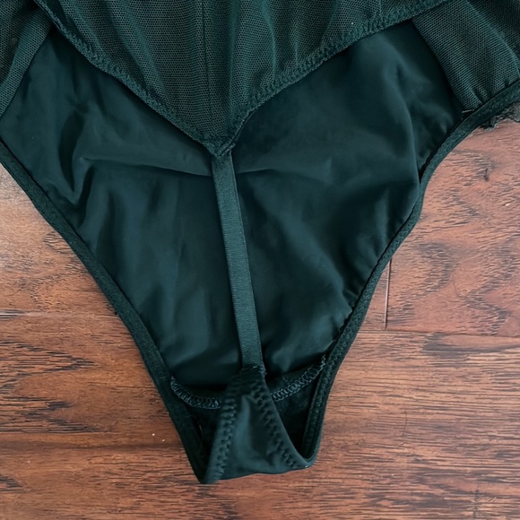 - Victoria’s Secret Plunge Strappy Lace Teddy One Piece Bodysuit- size lar… - Picture 7 of 16